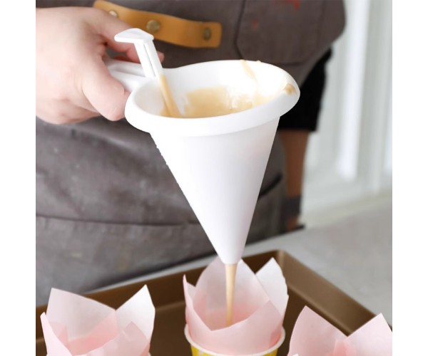 Çikolata Hunisi Döküm Hunisi Krema Hunisi Kek Hunisi Beyaz Plastik 13x9.8cm GT008 Çikolata Hunisi Döküm Hunisi Krema Hunisi Kek Hunisi Beyaz Plastik 13x9.8cm GT008